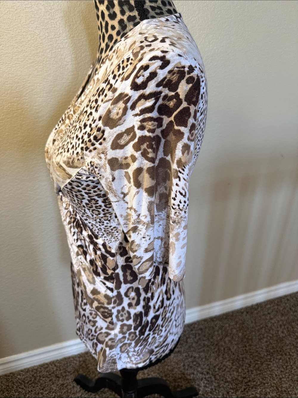 Cable & Gauge Beige and Brown Animal Print V-Neck top - Picture 3 of 6
